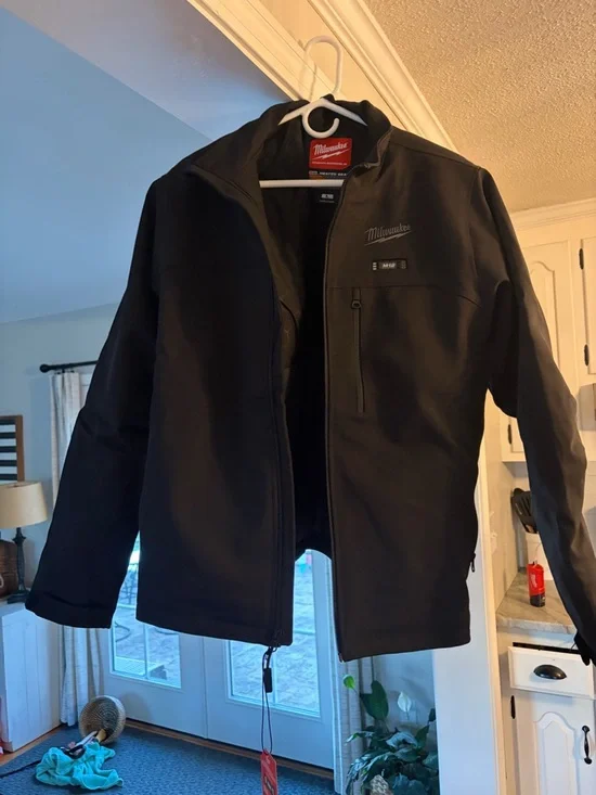 Milwaukee Men’s L Toughshell heated M12 jacket battery charger NWT - Picture 3 of 10